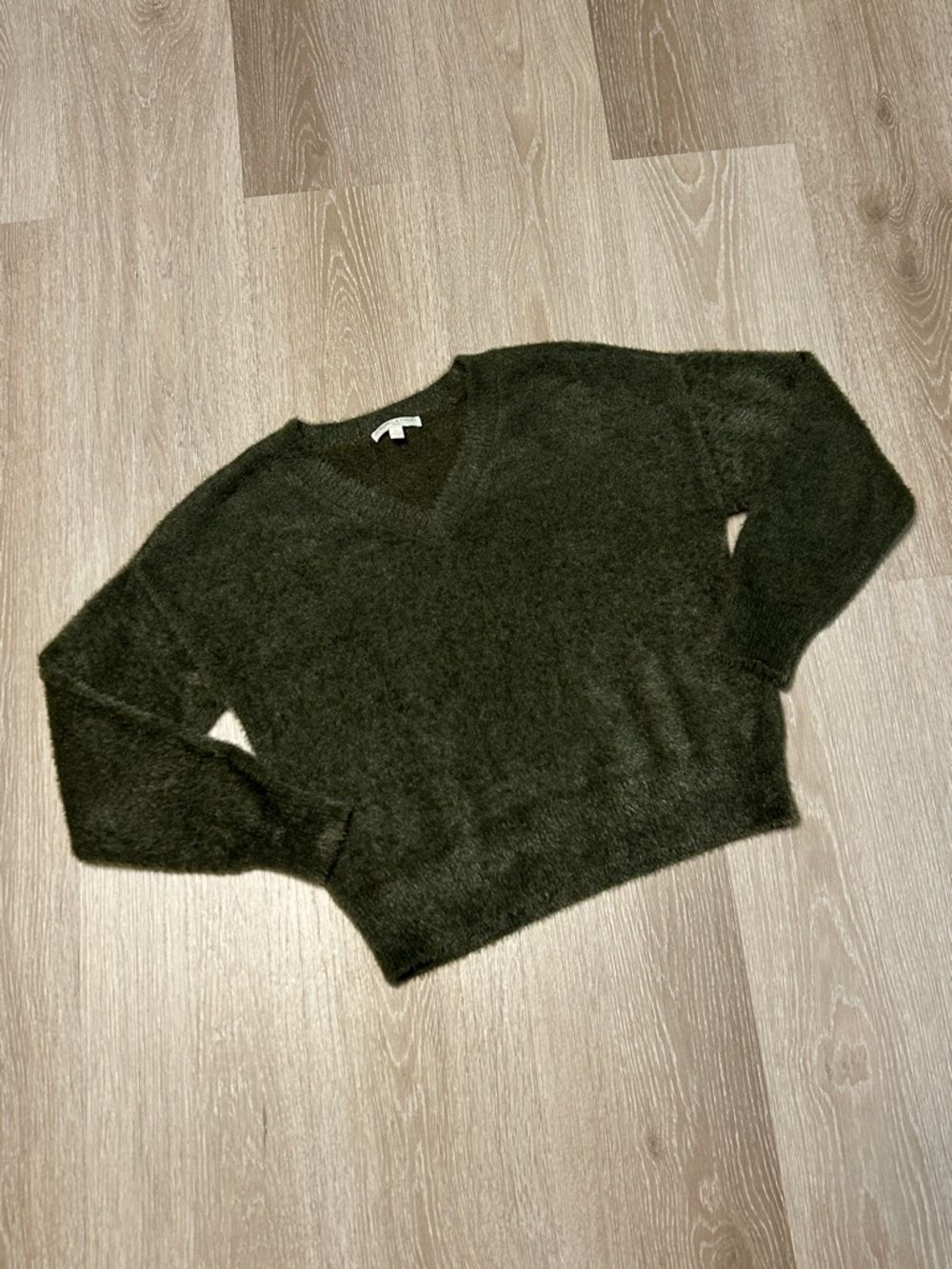 Chelsea & Violet Green Eyelash V-Neck Semi Cropped Sweater sz Large